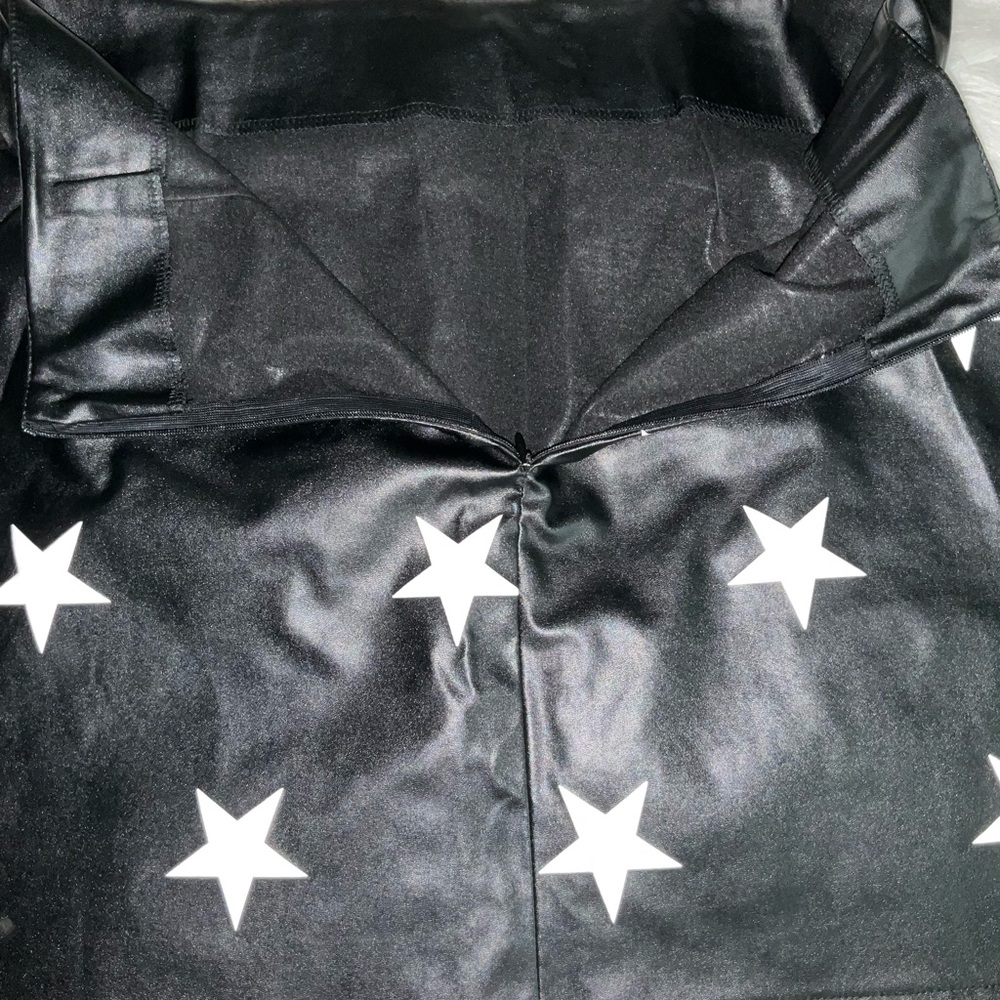 Black Star Print Faux leather Women's Skirt - Picture 6 of 11